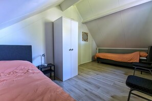 House | 3 bedrooms, individually furnished, bed sheets