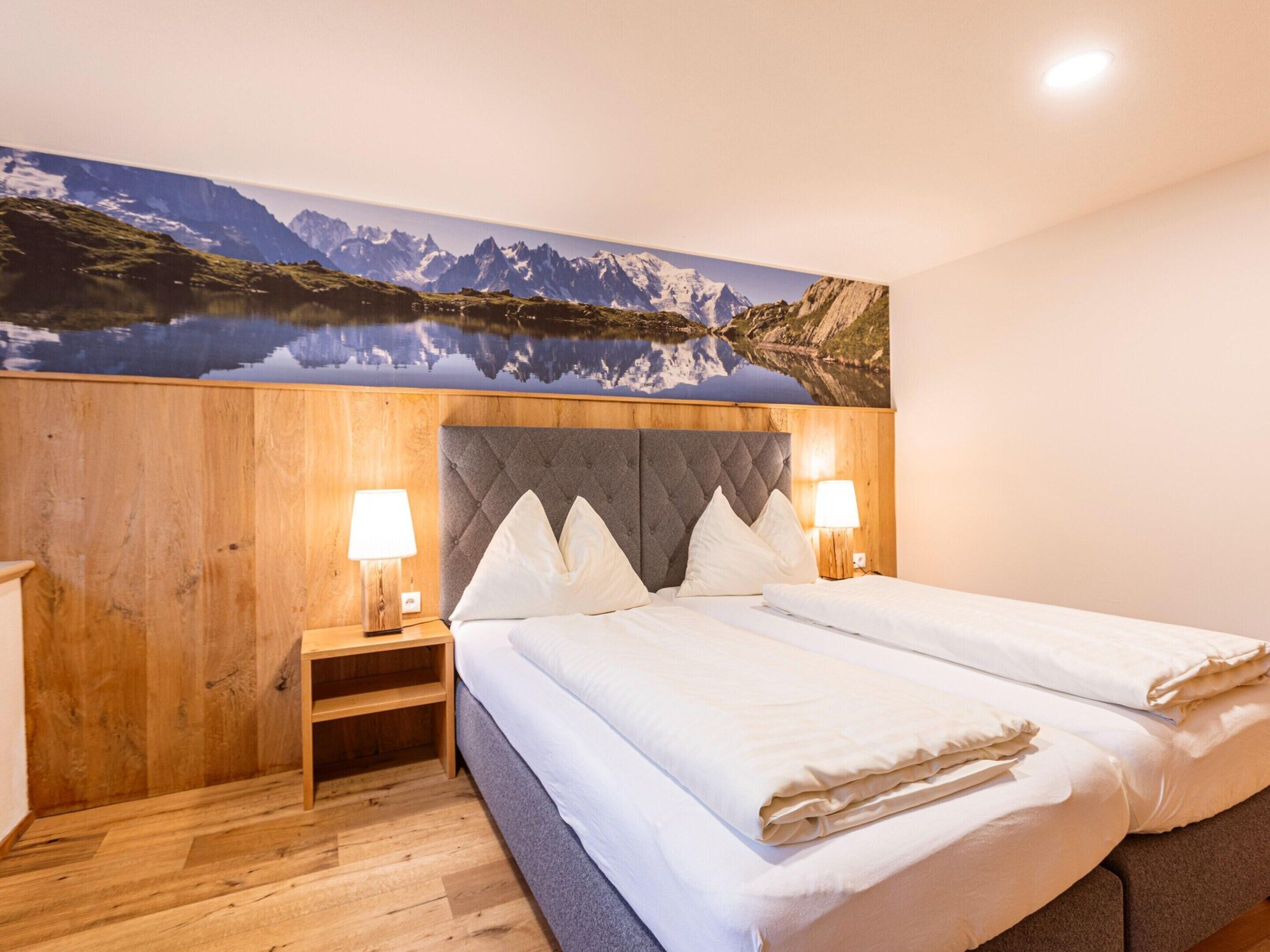 2 bedrooms, bed sheets