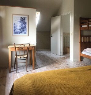 6 chambres, fer et planche à repasser, Wi-Fi