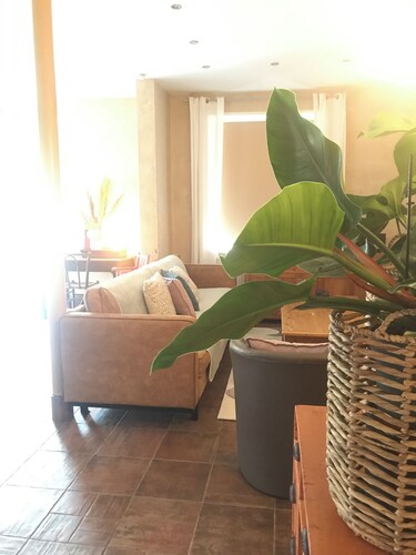 Spacious 6-bedroom house in charming Baarle-Hertog with large garden.