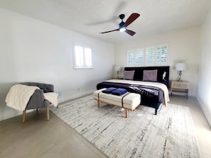 4 bedrooms, iron/ironing board, WiFi, bed sheets