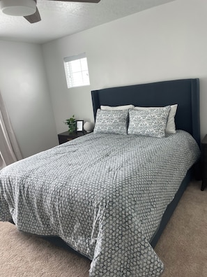 4 habitaciones, tabla de planchar con plancha, cuna de viaje y wifi 