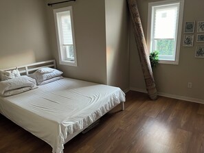 4 bedrooms, WiFi, bed sheets