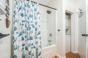Hair dryer, towels, soap, shampoo - Castaway Cottage, A Cozy 2-Bedroom Condo in OCNJ. Pet Friendly (Ocean City)