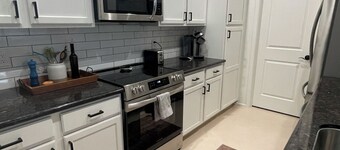 Cozy & Quiet 2 BR condo w. pool/spa