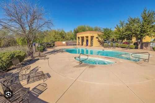 Cozy & Quiet 2 BR condo w. pool/spa 