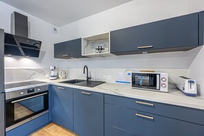 Kjøleskap, mikrobølgeovn, ovn og oppvaskmaskin