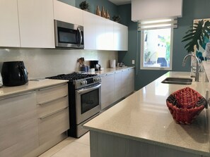 Fridge, microwave, oven, stovetop - Sumptuous 4 bedroom townhome (Rio Hato)