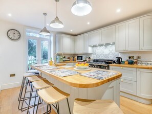 Dishwasher, cookware/dishes/utensils