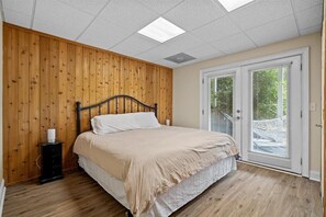 8 bedrooms, free WiFi, bed sheets