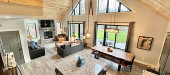 Fantastic New 8bd-4ba Betsie River Home, Game Rm, Two Family Rms, Kayaks, 6acres