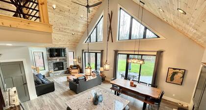 Fantastic New 8bd-4ba Betsie River Home, Game Rm, Two Family Rms, Kayaks, 6acres