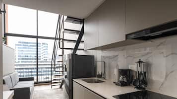 Refrigerador, microondas, licuadora, plancha de cocina