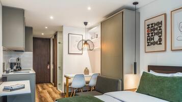 Apartment | 1 bedroom, in-room safe, desk, laptop workspace