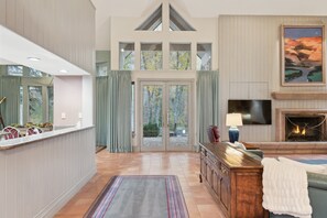 Interior - Creekside 4-bedroom 6.5 bath house in charming Beaver Creek with Hot Tub (Beaver Creek)