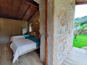 3 habitaciones, acceso a internet y ropa de cama