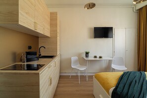 Condo Confort, 1 grand lit, non-fumeur, cuisine | Aire de séjour | Téléviseur connecté de 42 po avec télévision par câble, Netflix