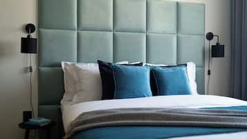 Comfort Condo, 1 Queen Bed, Non Smoking, Kitchen | Blackout drapes, iron/ironing board, free WiFi