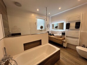 Hårføner, håndklær, såpe og sjampo