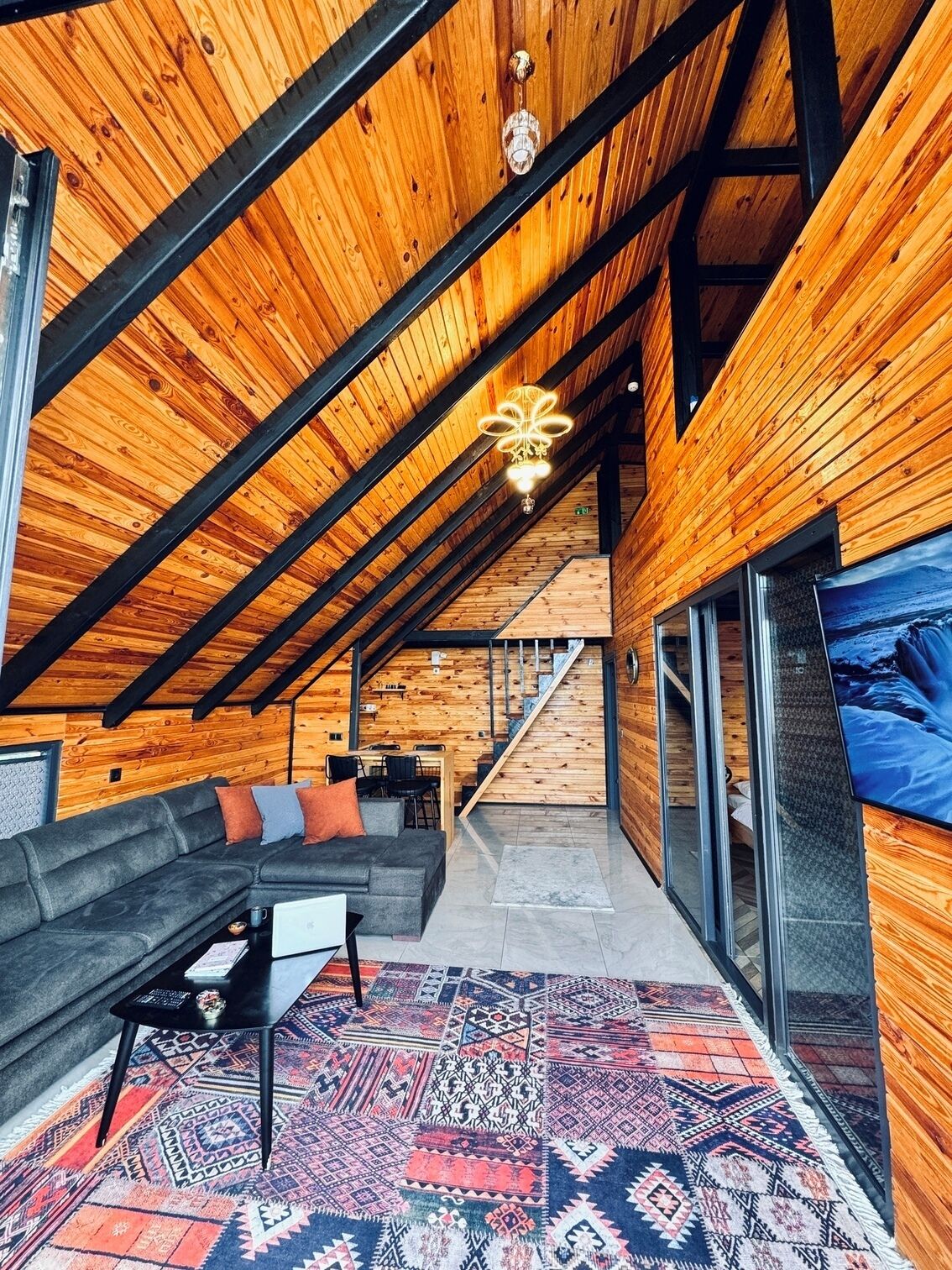 豪華洋房, 湖景 | 起居區 | 電視