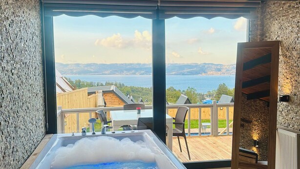 Bungalow – superior, utsikt mot innsjø | Boblebad