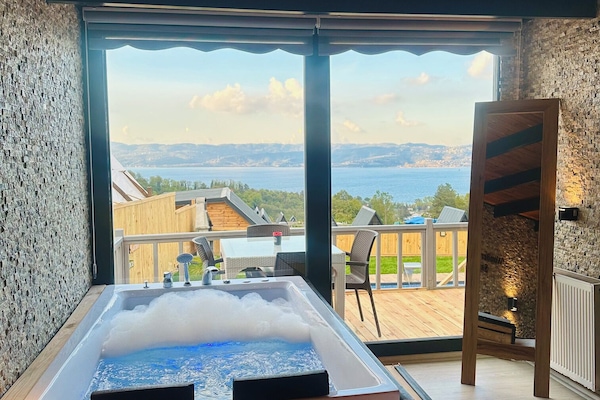 Superior Bungalow, Lake View | Jetted tub