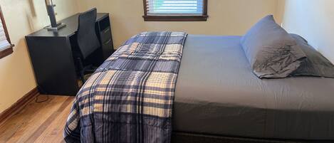 4 habitaciones, tabla de planchar con plancha, wifi y ropa de cama