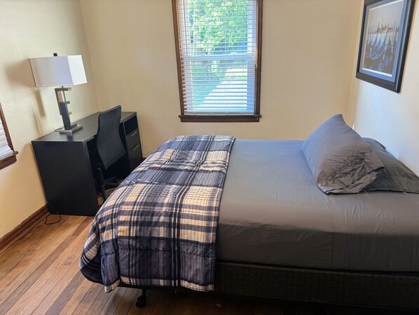 4 chambres, fer et planche à repasser, Wi-Fi, draps fournis