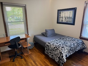 4 bedrooms, iron/ironing board, WiFi, bed sheets
