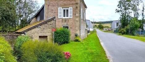 المنشأة من الخارج