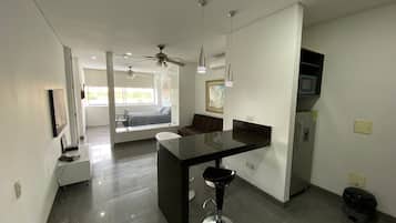 1 habitación, tabla de planchar con plancha y wifi gratis