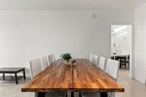 Dining - Ocean Peace of Mind - Beachfront Condo With Pool & Gym (Hollywood)