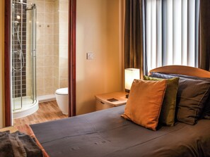 4 bedrooms, free WiFi, bed sheets