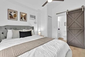 5 Schlafzimmer, Schreibtisch, Bügeleisen/Bügelbrett, kostenloses WLAN