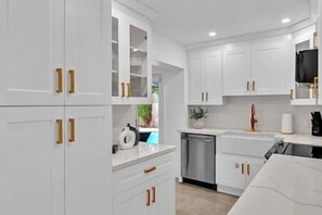 Fridge, microwave, oven, stovetop - Sunny Days Getaway, 5BD Heated Pool Family Home! (Fort Lauderdale)