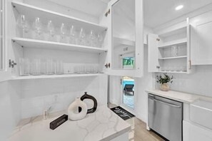 Interior - Sunny Days Getaway, 5BD Heated Pool Family Home! (Fort Lauderdale)