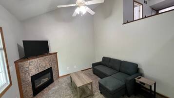 Télévision, cheminée