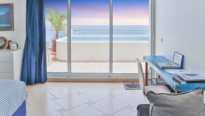 Interior - Sapphire Beachfront Penthouse (Lowlands)