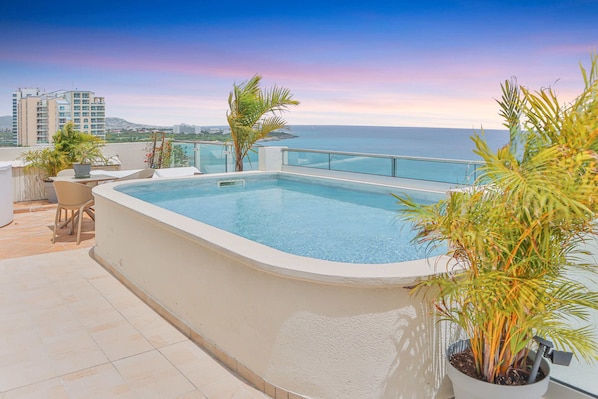 Pool - Sapphire Beachfront Penthouse (Lowlands)