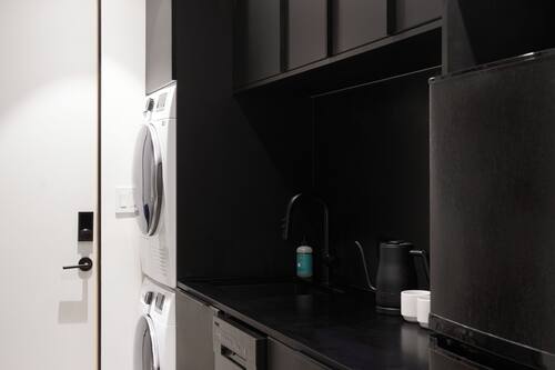Fridge, microwave, dishwasher, cookware/dishes/utensils