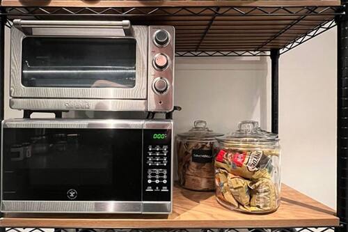 Fridge, microwave, dishwasher, cookware/dishes/utensils