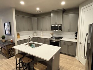 Refrigerador, microondas, horno, placa de cocina