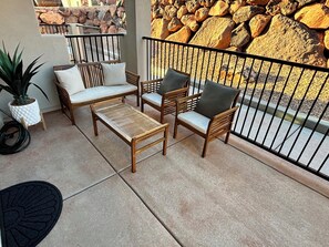 Terrace/patio - Red Rock Retreat, 3-bedroom New townhome in Washington Utah w/ AC & fast WiFi (Washington)