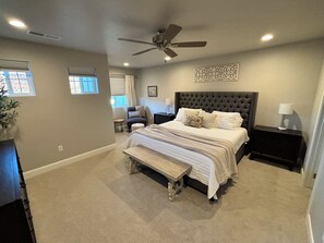 3 bedrooms, desk, iron/ironing board, free WiFi