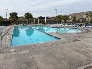 Outdoor pool - Red Rock Retreat, 3-bedroom New townhome in Washington Utah w/ AC & fast WiFi (Washington)