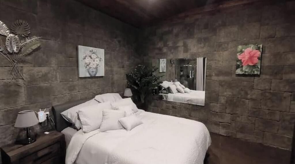 1 bedroom, bed sheets