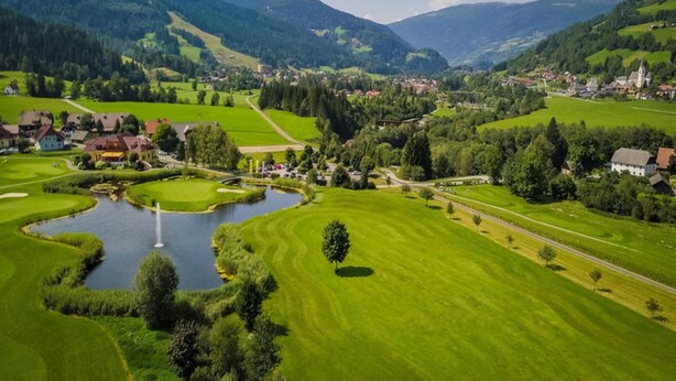 A panoramic view of a valley with a lake, green fields, and scattered houses. - Holiday Apartment on Kreischberg (Sankt Georgen am Kreischberg)