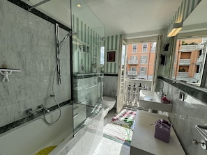 House | Bathroom