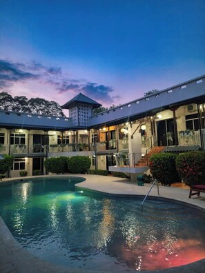2 outdoor pools - Parti Gras Hotel & Villas en Potrero (Tempate)