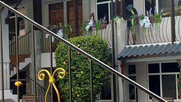 2 piscines extérieures